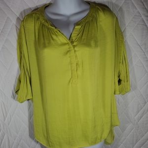 Jenifer Lopez blouse size Small color yellow